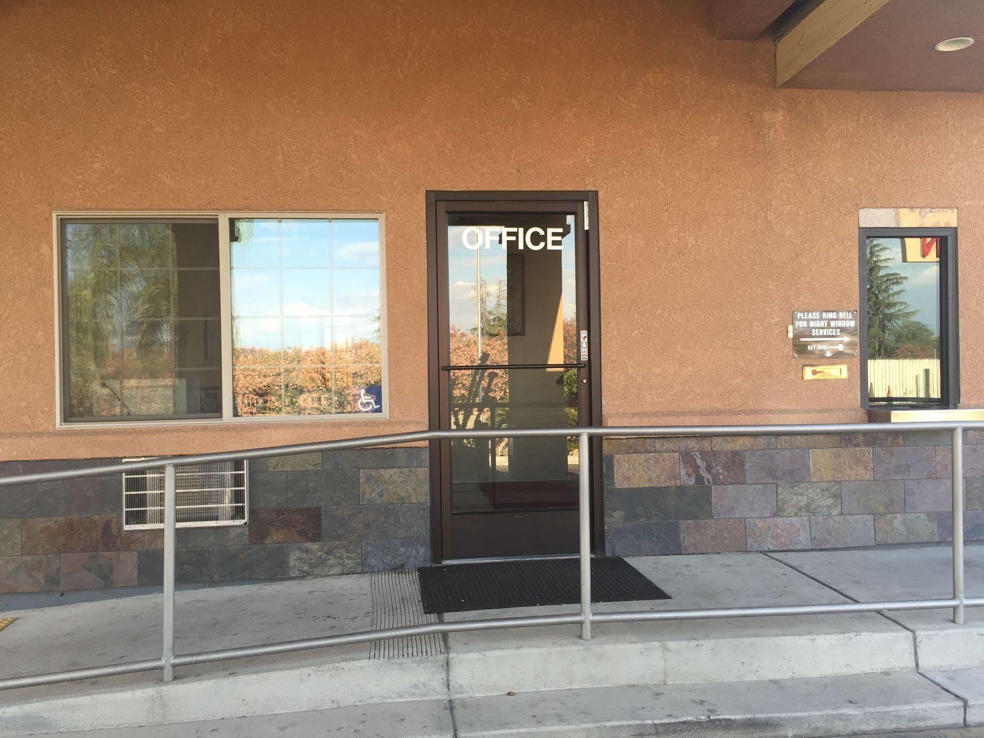 Village Inn Tulare Exterior foto